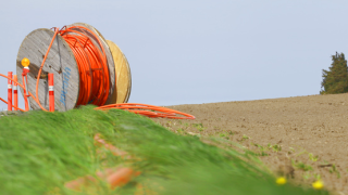 Breitbandausbau Kabeltrommel Verikabelung Land Acker