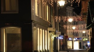 Straßenbleuchtung Weihnachtsbeleuchtung Freiburg Rathausgasse Nacht