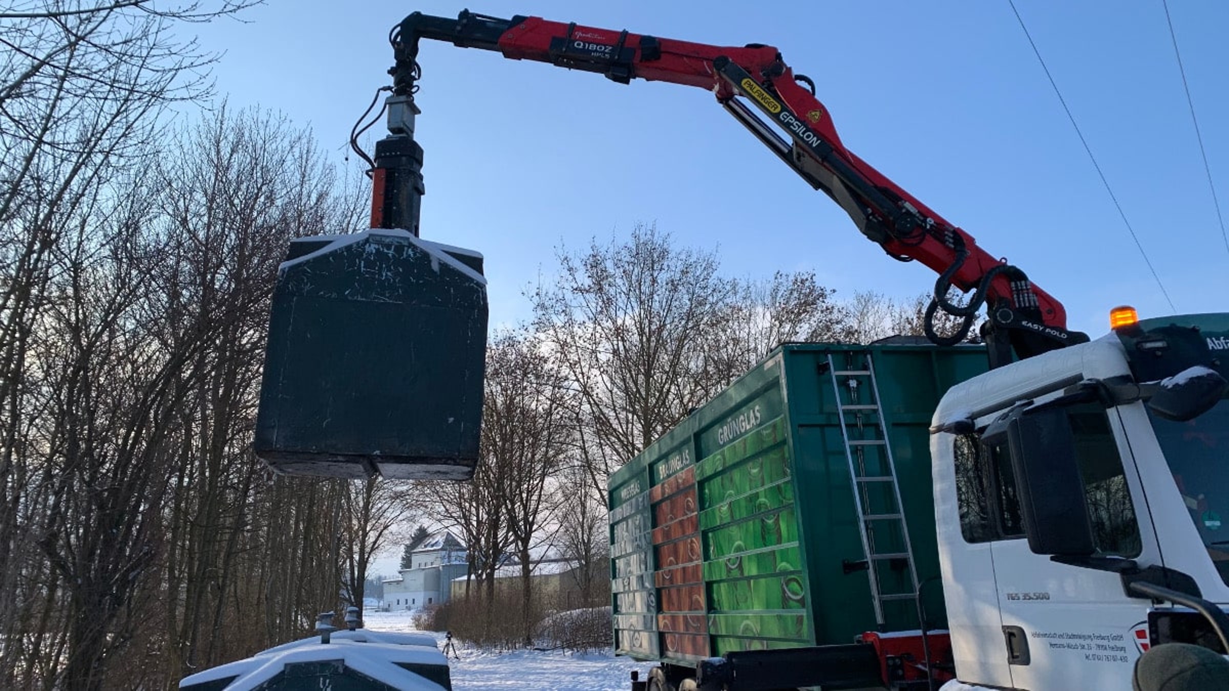 Die Routen der Sammelfahrzeuge sowie die Nutzung der Altglascontainer lassen sich mittels IoT optimieren.